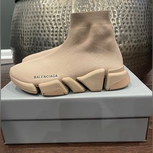 Brand new, never worn Balenciaga speed 2.0